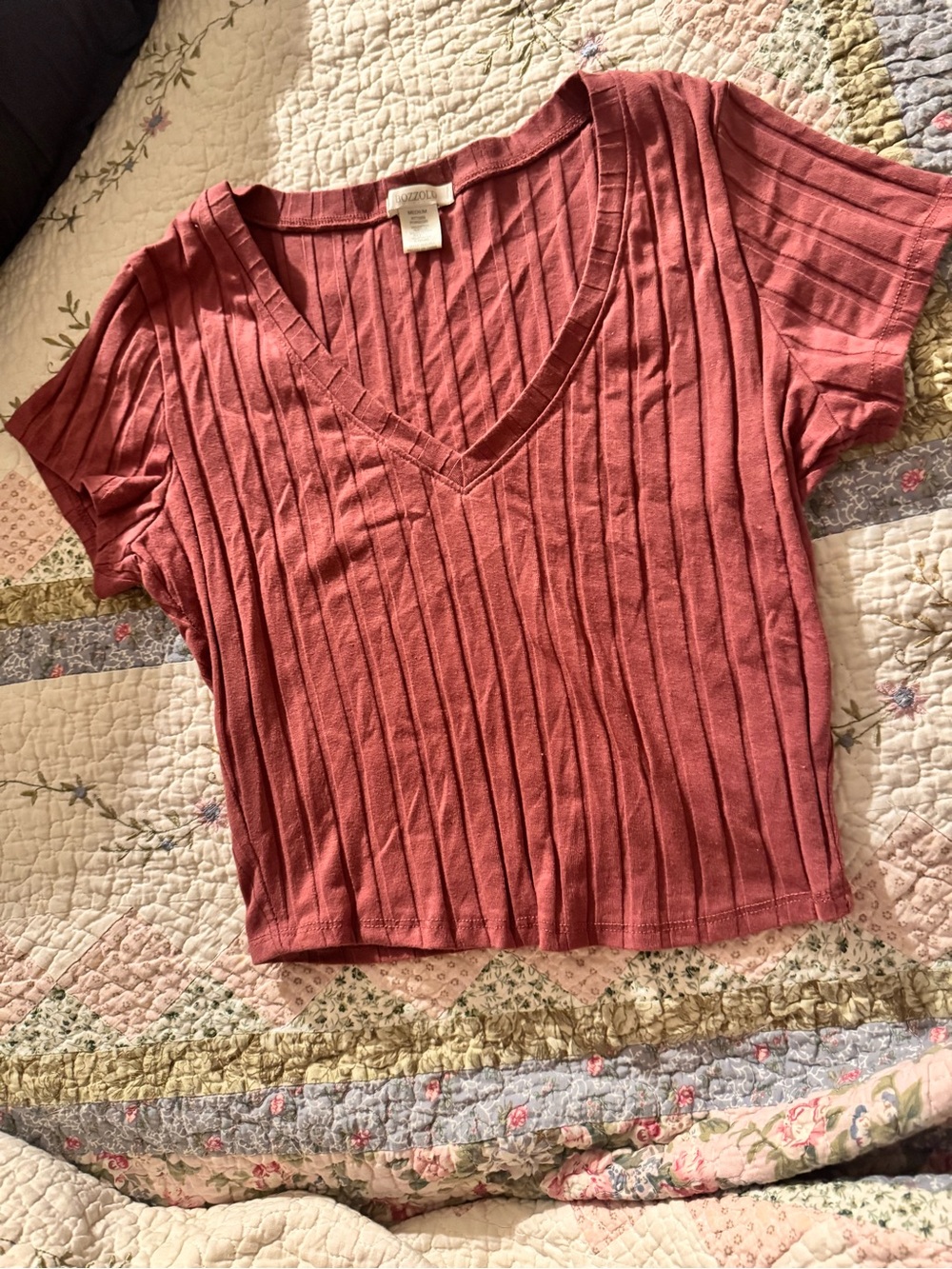 Ribbed V‑Neck Crop Top - Dusty Rose